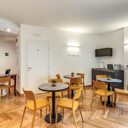 Отель Relais Metronia Рим Экстерьер фото