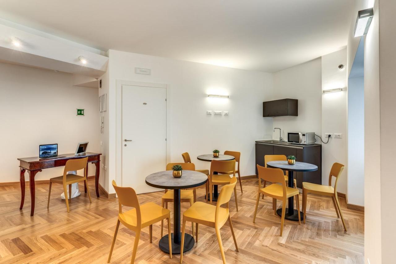 Отель Relais Metronia Рим Экстерьер фото