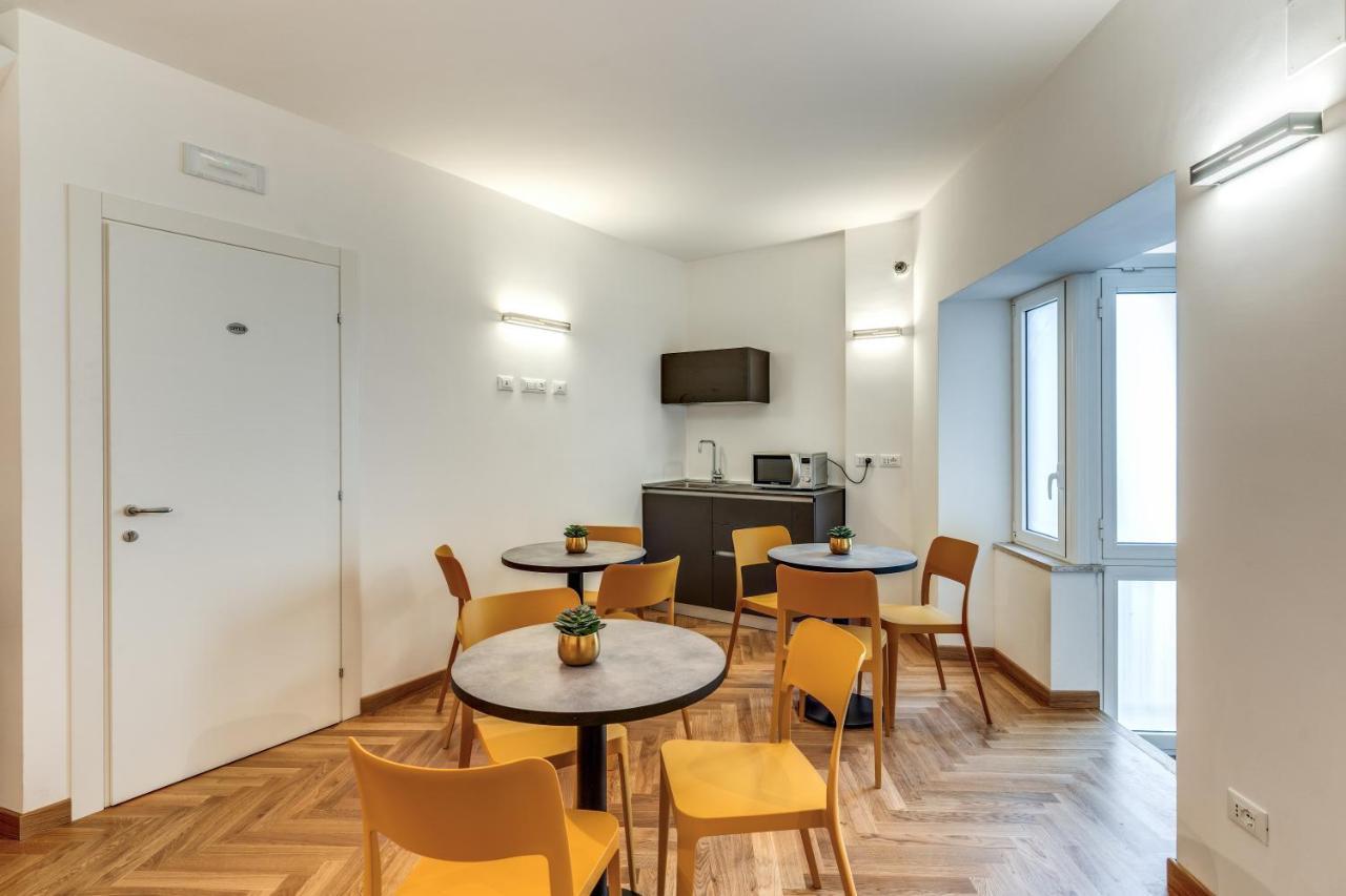 Отель Relais Metronia Рим Экстерьер фото