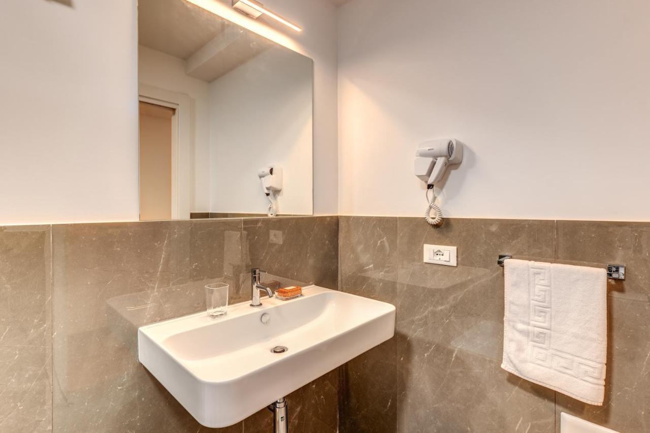 Отель Relais Metronia Рим Экстерьер фото